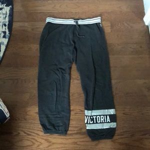 Victoria’s Secret cropped sweapants - gray S